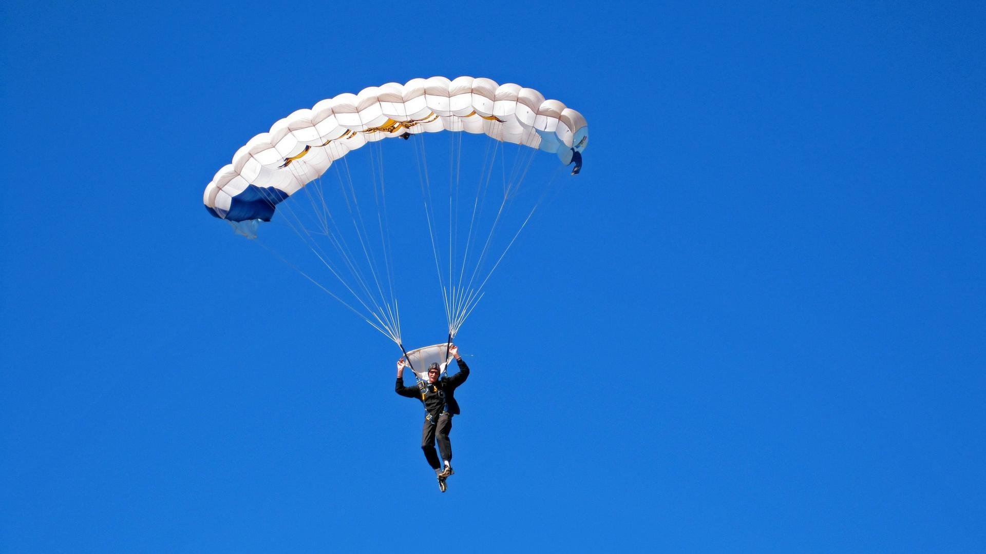 开云官方平台-线上打卡：最美观赛地照片大比拼