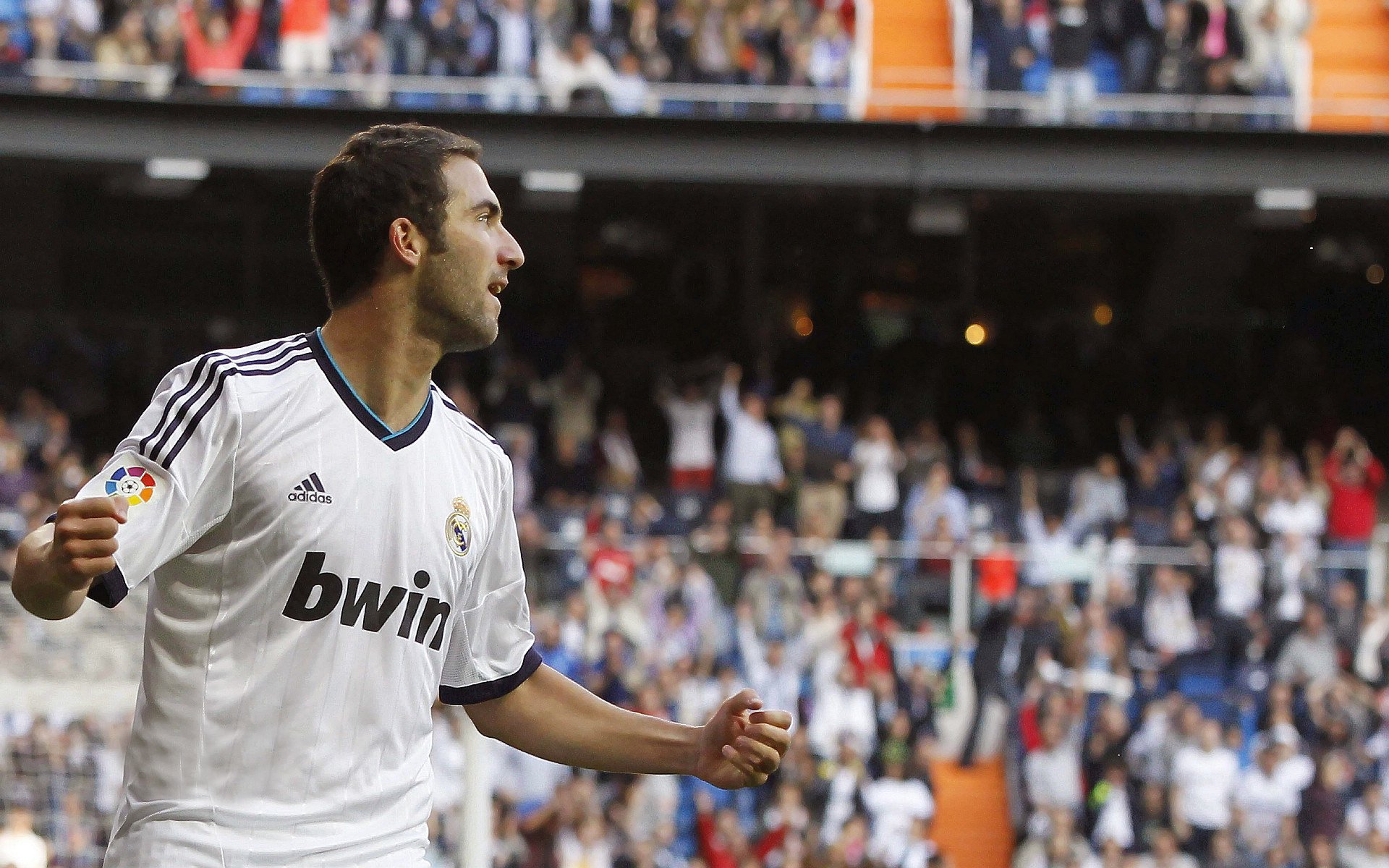 西甲:巴塞罗那4-1夺冠争头名,莱万连续多场破门,西甲巴塞罗那集锦